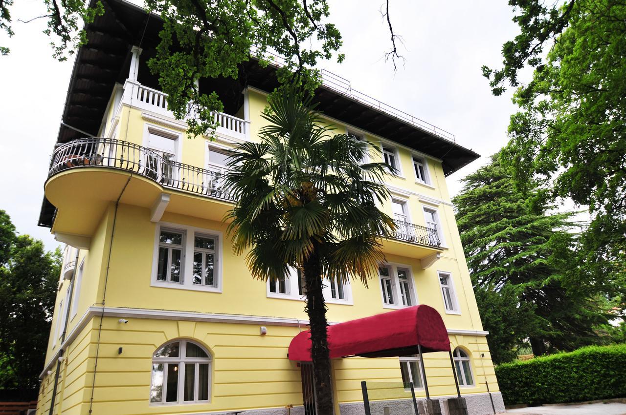 לובראן Hotel Villa Laurel מראה חיצוני תמונה